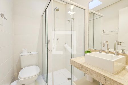 Casa de condomínio para alugar com 330m², 4 quartos e 4 vagas Casa de condomínio para alugar com 330m², 4 quartos e 4 vagasBanheiro da Suíte 3