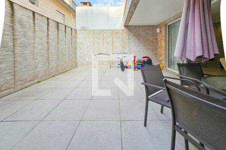 Casa de condomínio para alugar com 330m², 4 quartos e 4 vagas Casa de condomínio para alugar com 330m², 4 quartos e 4 vagasVaranda