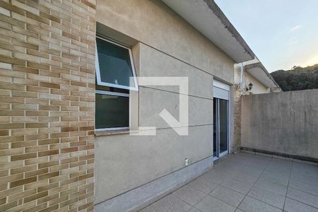 Casa de condomínio para alugar com 330m², 4 quartos e 4 vagas Casa de condomínio para alugar com 330m², 4 quartos e 4 vagasVaranda