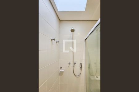 Casa de condomínio para alugar com 330m², 4 quartos e 4 vagas Casa de condomínio para alugar com 330m², 4 quartos e 4 vagasBanheiro da Suíte 2