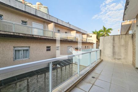 Casa de condomínio para alugar com 330m², 4 quartos e 4 vagas Casa de condomínio para alugar com 330m², 4 quartos e 4 vagasVaranda