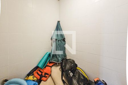 Casa de condomínio para alugar com 330m², 4 quartos e 4 vagas Casa de condomínio para alugar com 330m², 4 quartos e 4 vagasÁrea de serviço