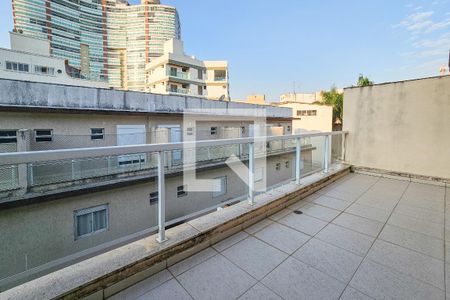 Casa de condomínio para alugar com 330m², 4 quartos e 4 vagas Casa de condomínio para alugar com 330m², 4 quartos e 4 vagasVaranda