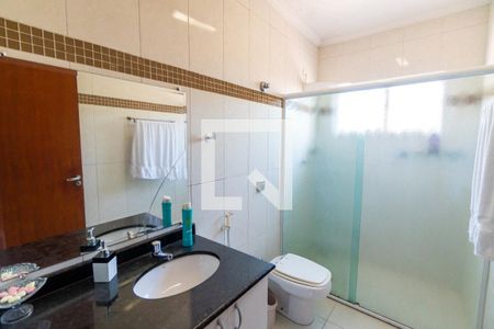 Casa à venda com 280m², 5 quartos e 3 vagas Casa à venda com 280m², 5 quartos e 3 vagasBanheiro Social