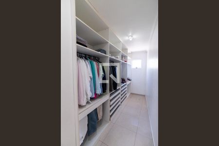 Casa à venda com 280m², 5 quartos e 3 vagas Casa à venda com 280m², 5 quartos e 3 vagasCloset da suíte