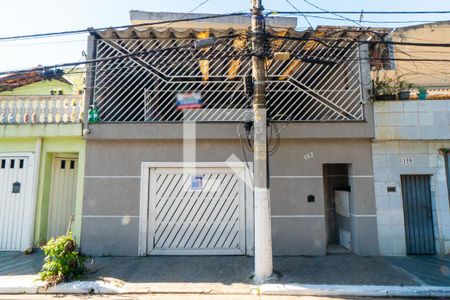 Casa à venda com 280m², 5 quartos e 3 vagas Casa à venda com 280m², 5 quartos e 3 vagasFachada