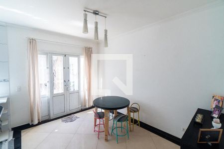 Casa à venda com 280m², 5 quartos e 3 vagas Casa à venda com 280m², 5 quartos e 3 vagasCozinha