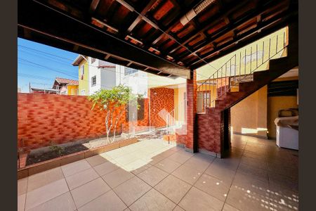 Casa à venda com 137m², 3 quartos e 2 vagasQuintal