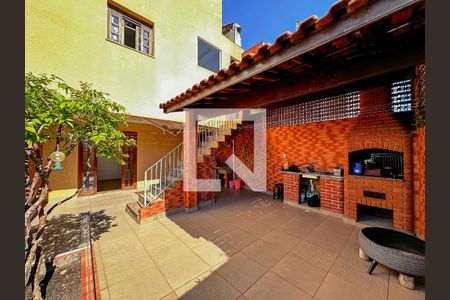 Casa à venda com 137m², 3 quartos e 2 vagasQuintal