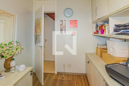 Casa de condomínio à venda com 98m², 4 quartos e 2 vagas Casa de condomínio à venda com 98m², 4 quartos e 2 vagasEscritório