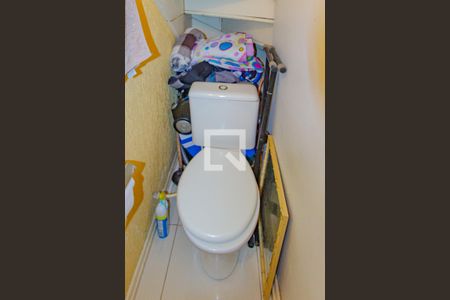 Casa de condomínio à venda com 98m², 4 quartos e 2 vagas Casa de condomínio à venda com 98m², 4 quartos e 2 vagasLavabo de serviço