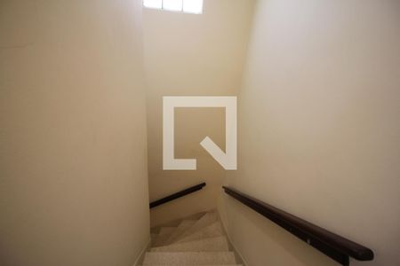 Casa à venda com 100m², 3 quartos e 2 vagasEscada