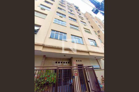 Apartamento à venda com 90m², 3 quartos e sem vaga Apartamento à venda com 90m², 3 quartos e sem vagaFachada com cartaz QA