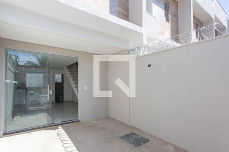 Casa à venda com 112m², 2 quartos e 1 vaga Casa à venda com 112m², 2 quartos e 1 vagaGaragem