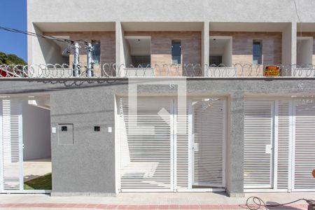 Casa à venda com 112m², 2 quartos e 1 vaga Casa à venda com 112m², 2 quartos e 1 vagaFachada