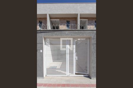 Casa à venda com 112m², 2 quartos e 1 vaga Casa à venda com 112m², 2 quartos e 1 vagaFachada