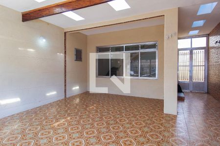 Casa à venda com 196m², 4 quartos e 2 vagas Casa à venda com 196m², 4 quartos e 2 vagasGaragem