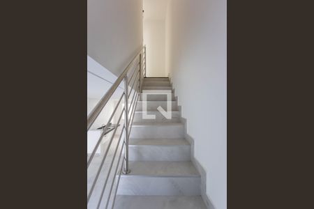 Casa à venda com 112m², 2 quartos e 1 vagaEscada