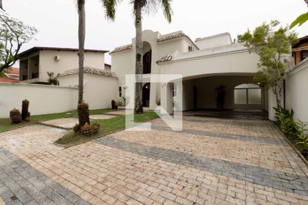 Casa para alugar com 700m², 5 quartos e 6 vagasFachada