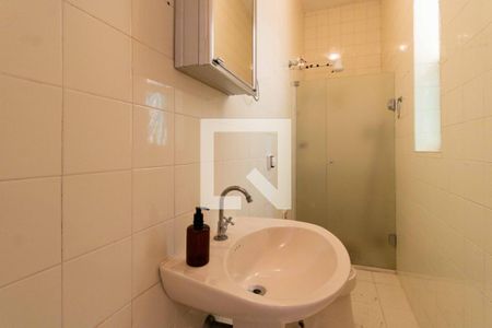 Casa para alugar com 700m², 5 quartos e 6 vagasBanheiro de serviço