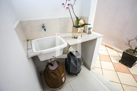 Casa à venda com 225m², 5 quartos e 2 vagas Casa à venda com 225m², 5 quartos e 2 vagasÁrea de Serviço