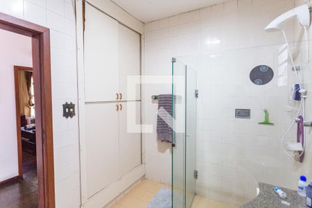 Casa à venda com 500m², 8 quartos e 4 vagas Casa à venda com 500m², 8 quartos e 4 vagasBanheiro Social 2 no 2° Andar