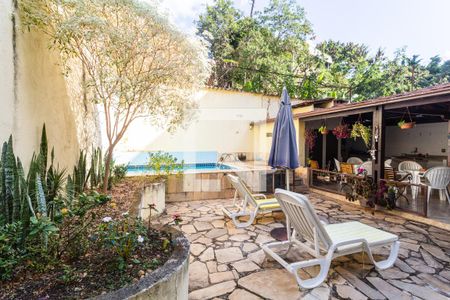 Casa à venda com 500m², 8 quartos e 4 vagas Casa à venda com 500m², 8 quartos e 4 vagasÁrea da Piscina