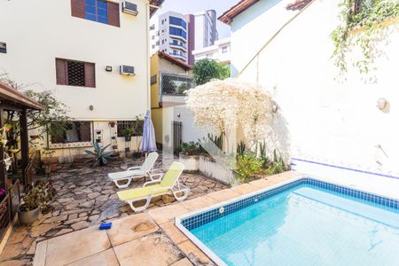 Casa à venda com 500m², 8 quartos e 4 vagas Casa à venda com 500m², 8 quartos e 4 vagasÁrea da Piscina