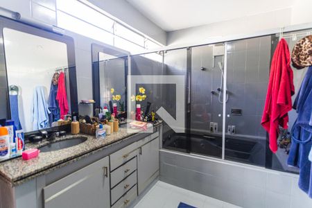 Casa à venda com 500m², 8 quartos e 4 vagas Casa à venda com 500m², 8 quartos e 4 vagasBanheiro da Suíte