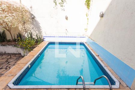 Casa à venda com 500m², 8 quartos e 4 vagas Casa à venda com 500m², 8 quartos e 4 vagasPiscina