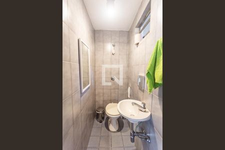 Casa à venda com 500m², 8 quartos e 4 vagas Casa à venda com 500m², 8 quartos e 4 vagasLavabo da Área da Churrasqueira