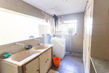 Casa à venda com 500m², 8 quartos e 4 vagas Casa à venda com 500m², 8 quartos e 4 vagasÁrea de Serviço