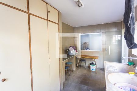 Casa à venda com 500m², 8 quartos e 4 vagas Casa à venda com 500m², 8 quartos e 4 vagasÁrea de Serviço