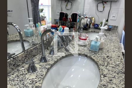 Apartamento para alugar com 149m², 3 quartos e 3 vagas Apartamento para alugar com 149m², 3 quartos e 3 vagasBanheiro da Suíte 1