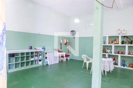 Casa à venda com 280m², 3 quartos e 5 vagasSalão dos fundos