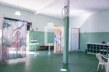 Casa à venda com 280m², 3 quartos e 5 vagasSalão dos fundos