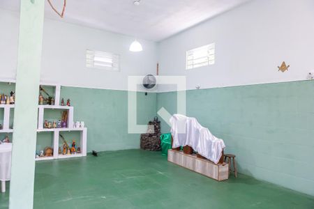 Casa à venda com 280m², 3 quartos e 5 vagasSalão dos fundos