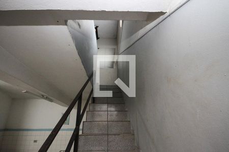 Casa à venda com 70m², 2 quartos e 1 vaga Casa à venda com 70m², 2 quartos e 1 vagaEscada
