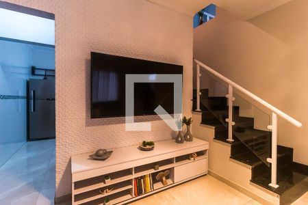 Sala de casa de condomínio para alugar com 2 quartos, 82m² em Jardim Layr, Mogi das Cruzes