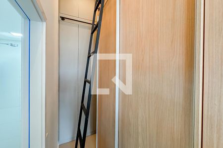 Studio à venda com 34m², 1 quarto e sem vaga Studio à venda com 34m², 1 quarto e sem vagaArmários