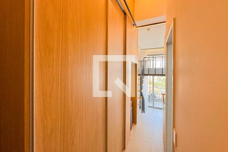 Studio à venda com 34m², 1 quarto e sem vaga Studio à venda com 34m², 1 quarto e sem vagaArmários
