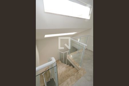 Casa à venda com 110m², 3 quartos e 2 vagasEscada