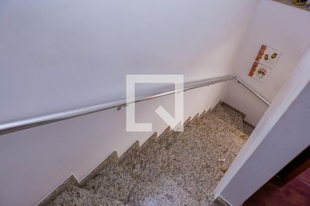 Casa de condomínio à venda com 73m², 2 quartos e 1 vagaEscada