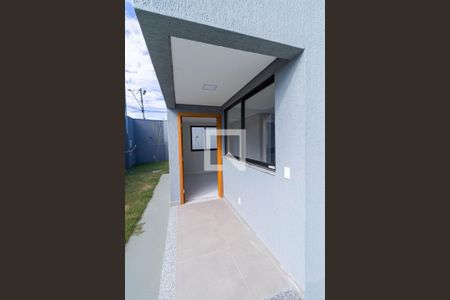Casa à venda com 160m², 4 quartos e 4 vagas Casa à venda com 160m², 4 quartos e 4 vagasEntrada