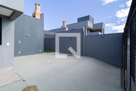 Casa à venda com 160m², 4 quartos e 4 vagas Casa à venda com 160m², 4 quartos e 4 vagasEntrada