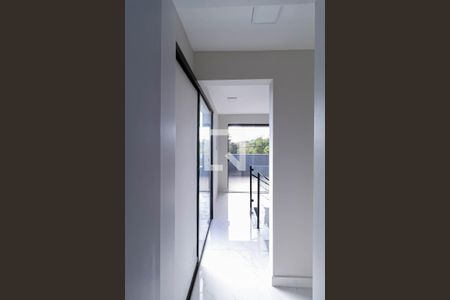 Casa à venda com 160m², 4 quartos e 4 vagas Casa à venda com 160m², 4 quartos e 4 vagasPiso superior Corredor