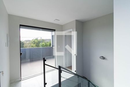 Casa à venda com 160m², 4 quartos e 4 vagas Casa à venda com 160m², 4 quartos e 4 vagasPiso superior Corredor