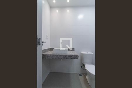 Casa à venda com 160m², 4 quartos e 4 vagas Casa à venda com 160m², 4 quartos e 4 vagasBanheiro da suíte