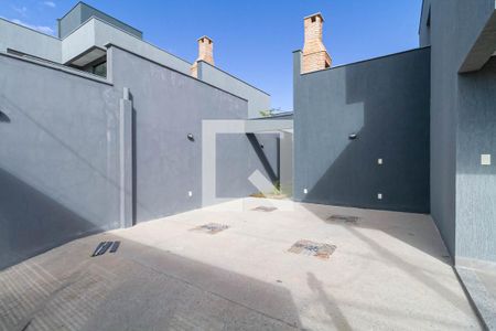 Casa à venda com 160m², 4 quartos e 4 vagas Casa à venda com 160m², 4 quartos e 4 vagasGaragem