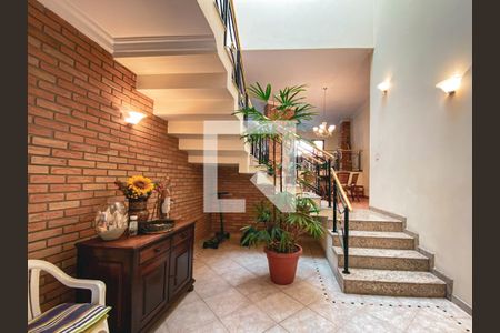 Casa à venda com 380m², 3 quartos e 5 vagasEscada